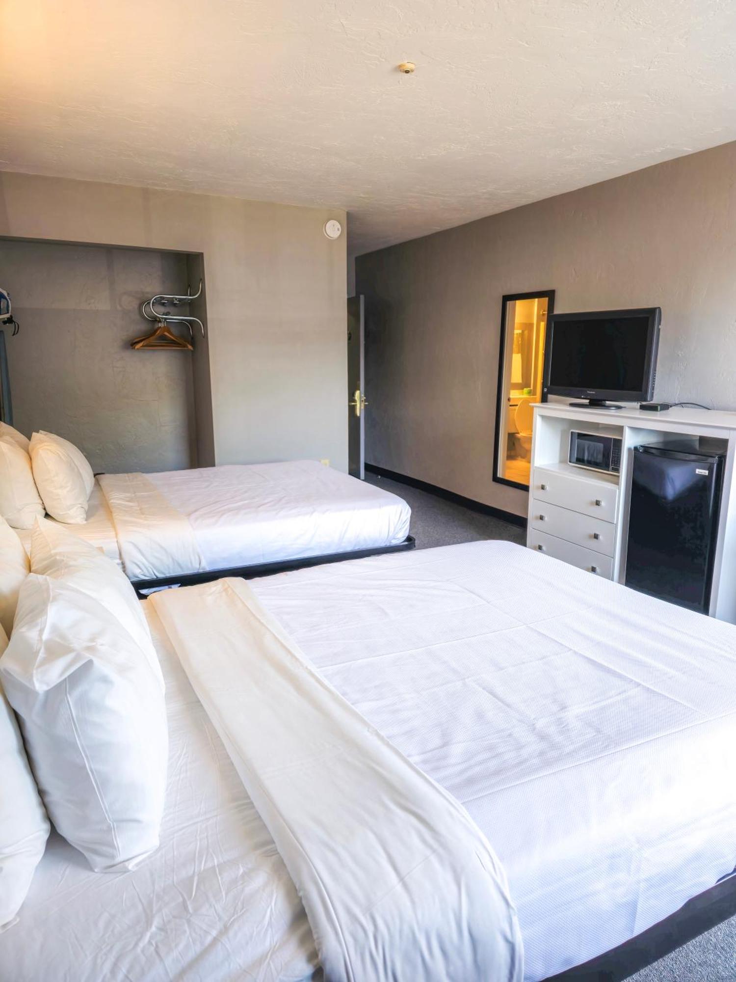 Heritage House Inn On Cape Cod 海恩尼斯 外观 照片